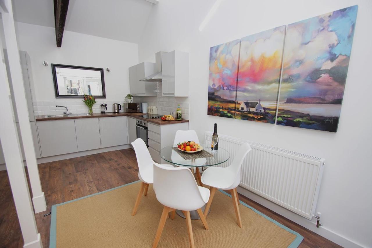 Loft Style Apartment For 4, 1 Broadhurst Court, Close To Town, Station & Hospital Stockport Exterior photo