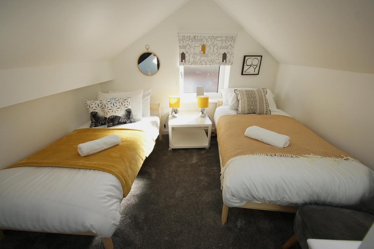 Loft Style Apartment For 4, 1 Broadhurst Court, Close To Town, Station & Hospital Stockport Exterior photo